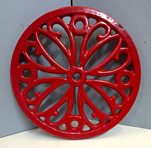 Staub cast iron lily trivet - cast,