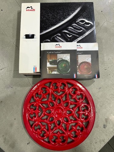 Staub trivet lily cherry 23cm - trivet,